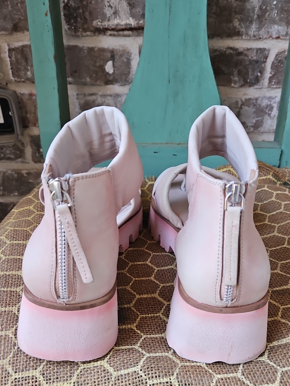 Free People Maddox Comfy Boho Light Pink Lug Sole Platform Sandals Size 40 - Picture 4 of 6